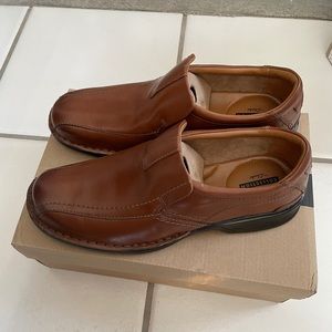 Clarks. Men's, Escalade Step Loafer. Size 8. New.